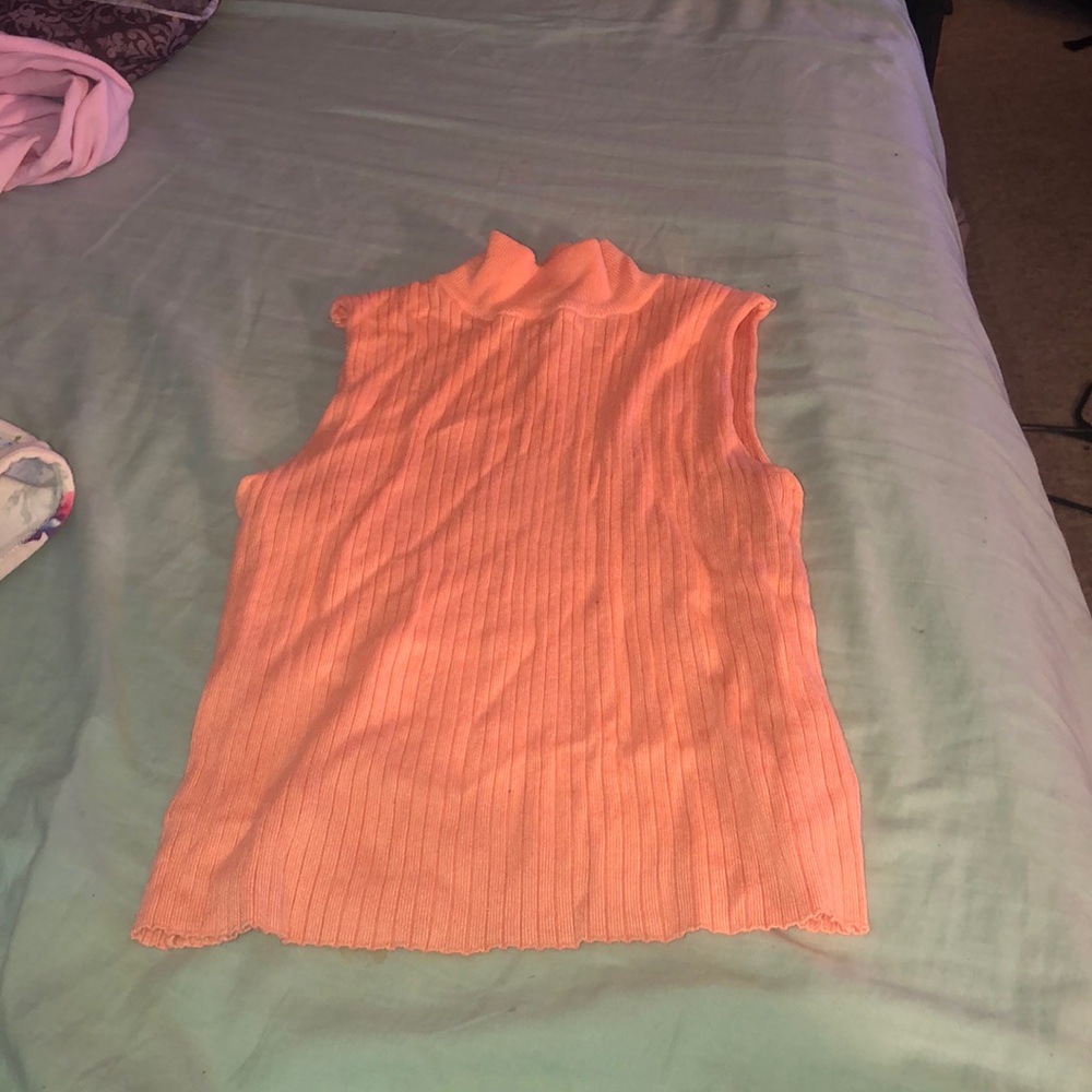 No sleeve turtleneck crop top